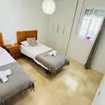 Montemayor 2br Pool And Garage Apartment