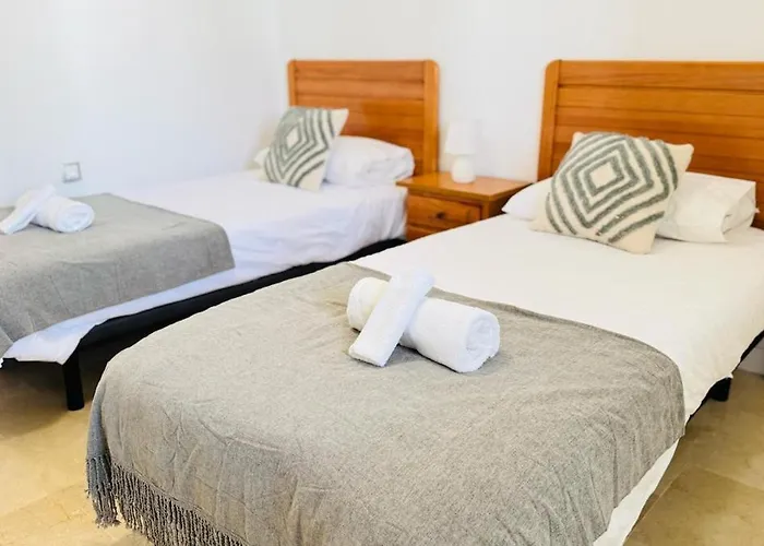 Montemayor 2br Pool And Garage