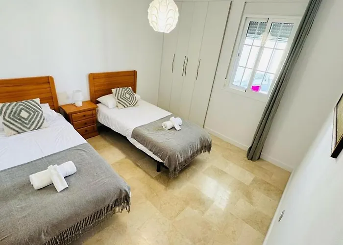 Montemayor 2br Pool And Garage Apartment